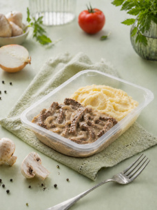 Бефстроганов с картофельным пюре, готовое мясное блюдо